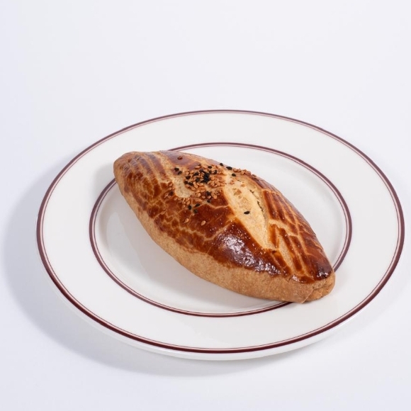 Savoury Sesame Cheddar Bun